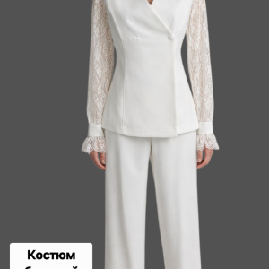 Костюм брючний з гіпюровим рукавом.